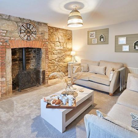 Host & Stay - Sion Hall Cottage 안윅 외부 사진