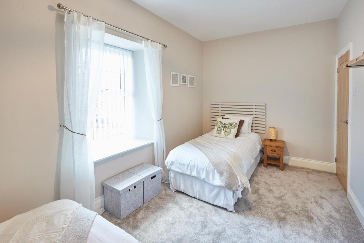 Host & Stay - Sion Hall Cottage 안윅 외부 사진